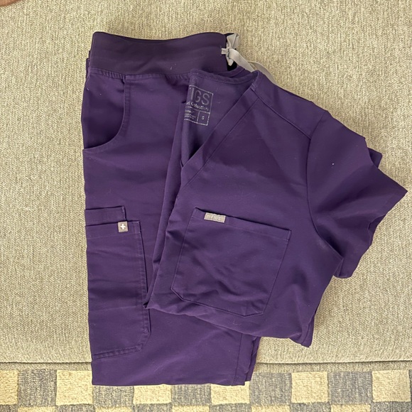 Figs Purple Scrub Set - Picture 3 of 13